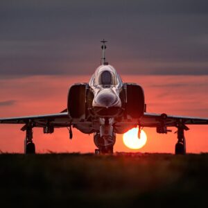 F4 Phantom na tle zachodu
