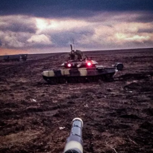 T-90 z "czerwonymi oczami"